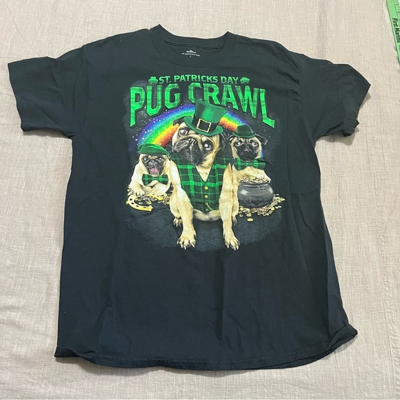 St. Patrick's Day Pug Crawl Graphic T-Shirt Size Large Irish dog humor - Picture 2 of 7